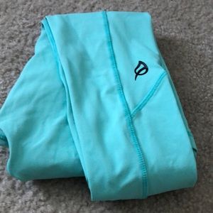 Women’s workout leggings (P’tula)